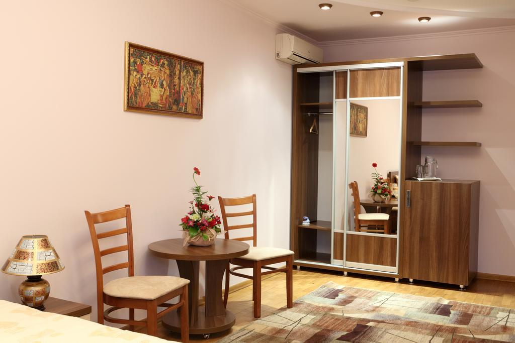 Hotel Bachus Кишинів Номер фото